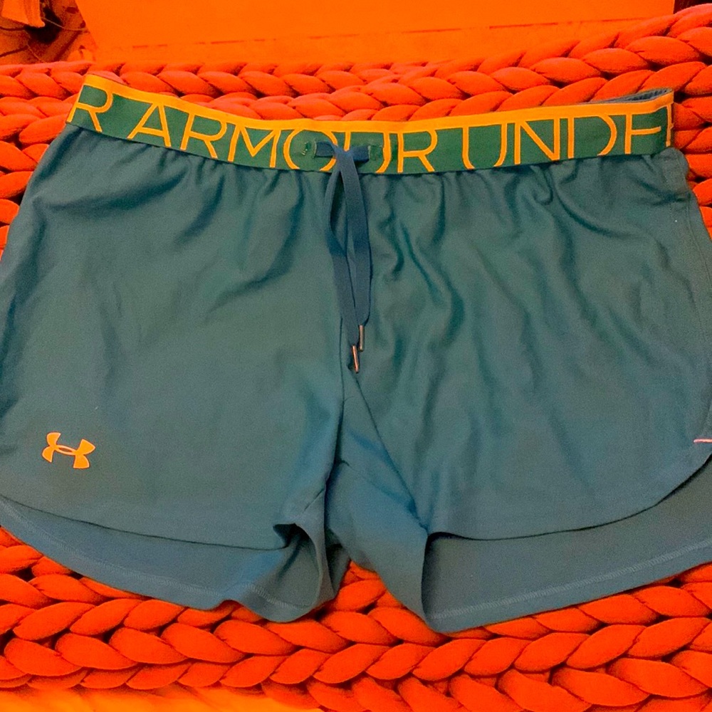 UNDER ARMOR BLUE SHORTS SIZE L